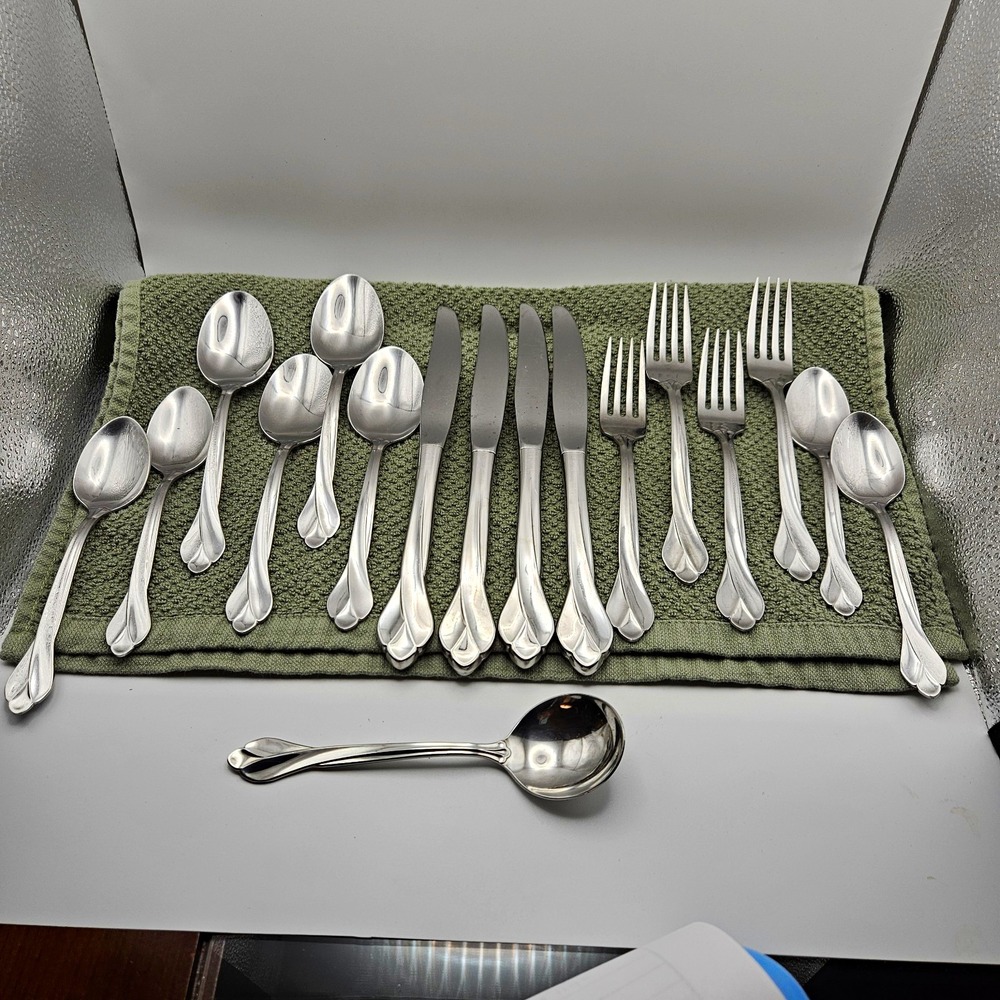 ONEIDA Tribecca Stainless Steel Flatware Set 16pc Service for 4  Vintage